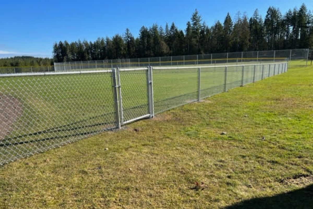 5 Benefits of Installing a Powder-Coated Chain Link Fence