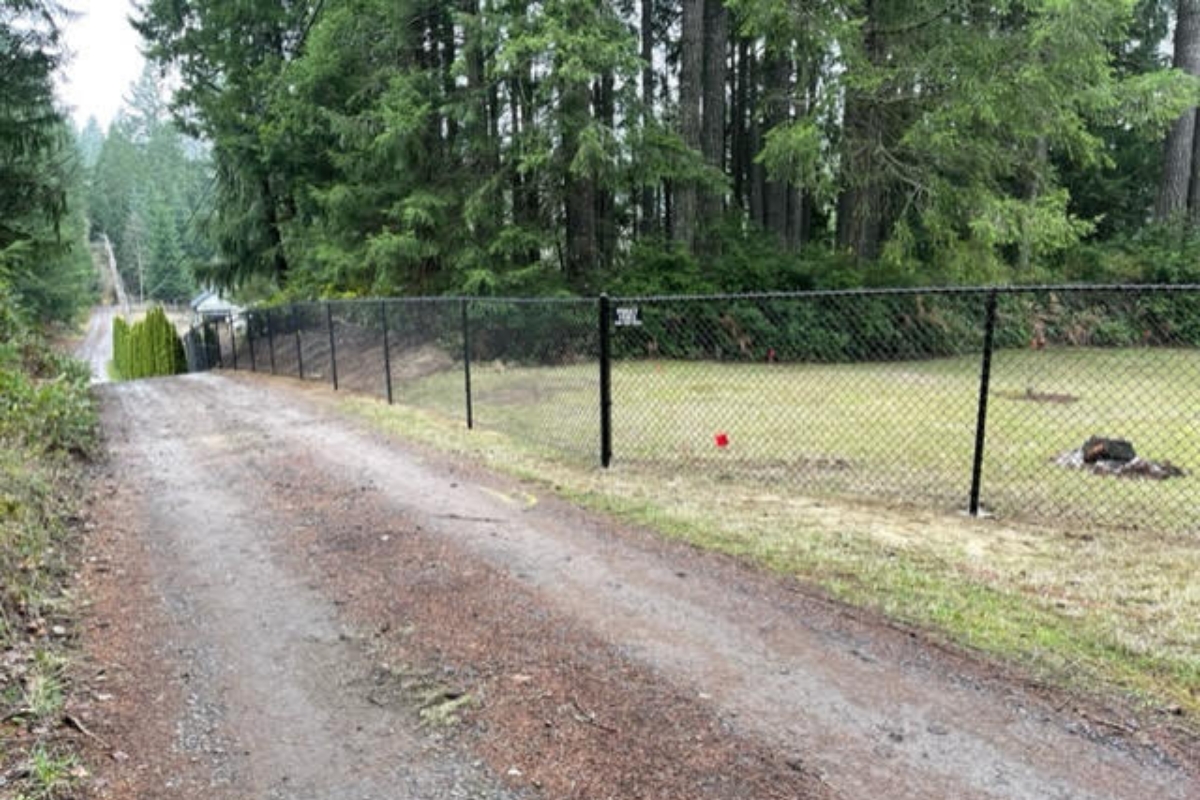 How to Plan a Fence Around Trees, Roots, and Existing Landscaping: A Fencing Guide
